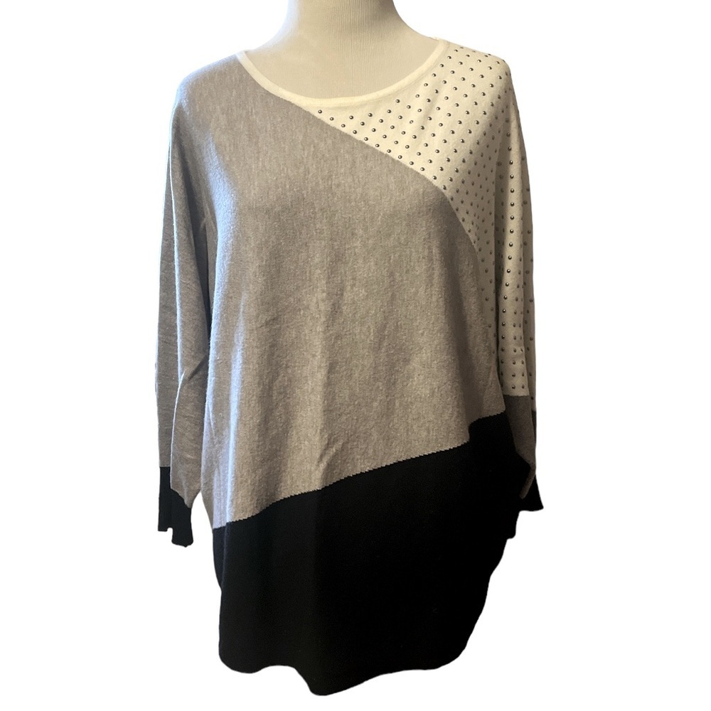 Aaeda crew neck sweater with beaded area, color block, feels like cashmere